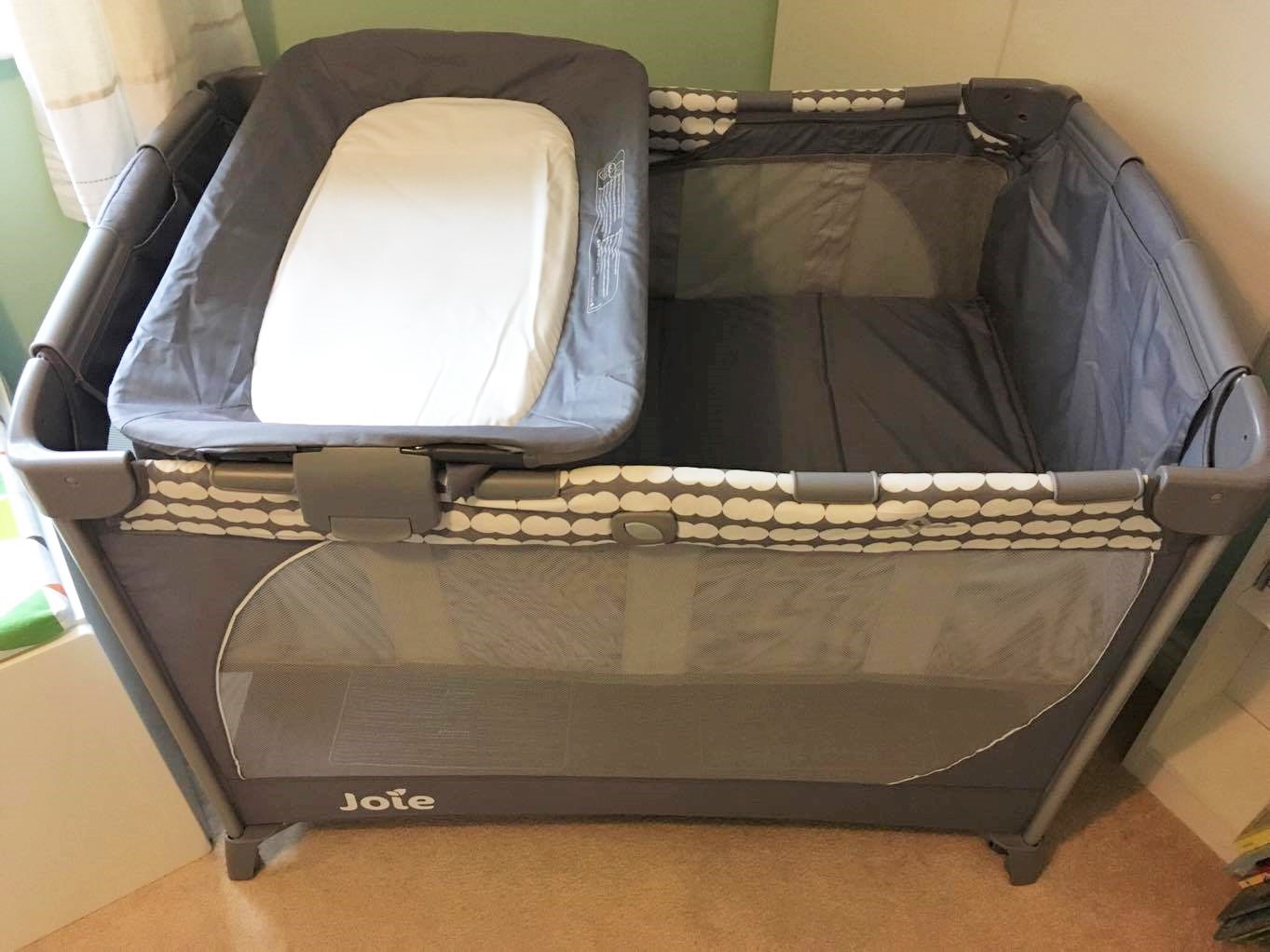 travel cot with changing cloud