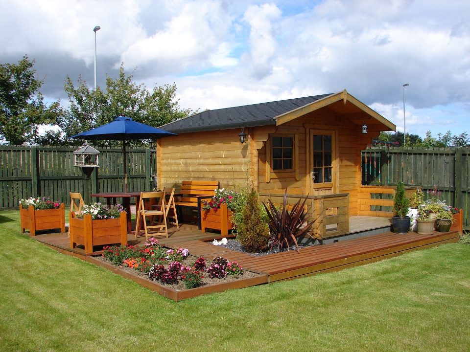 garden with wendy house