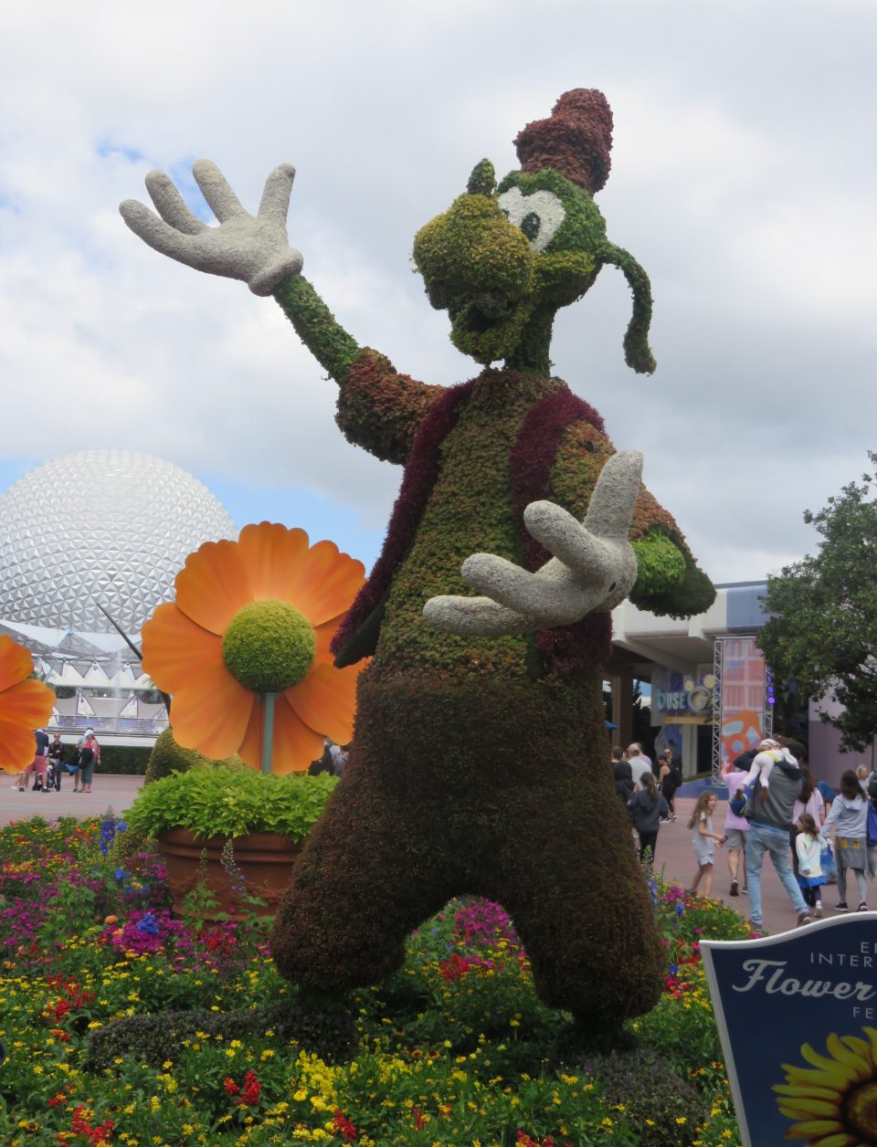 Goofy topiary