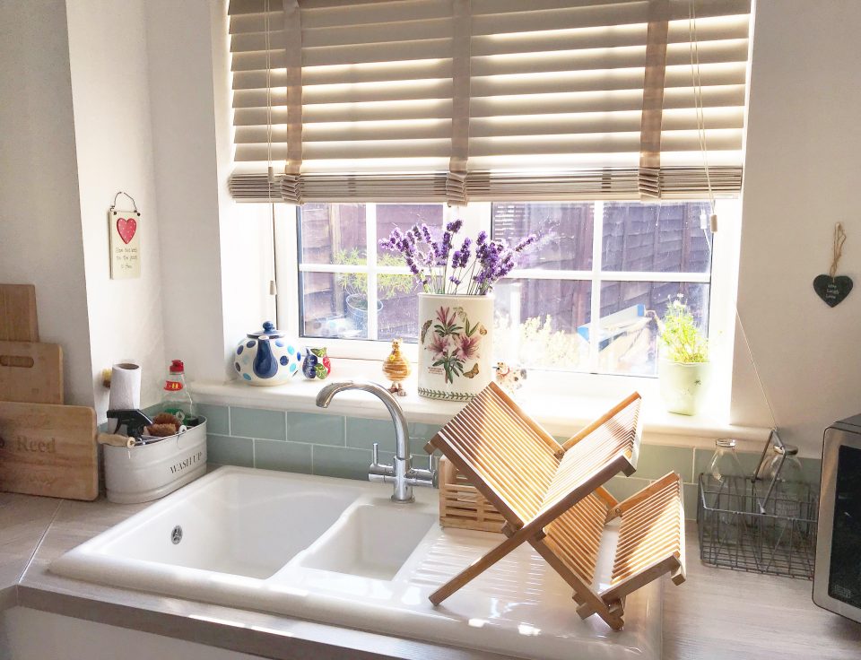 ceramic white sink