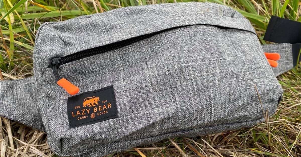 lazy bear foldable bum bags in field