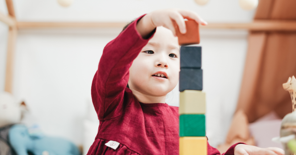 child and building blocks