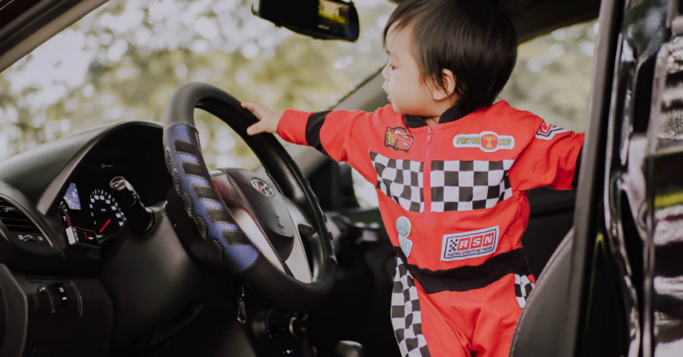 baby in car