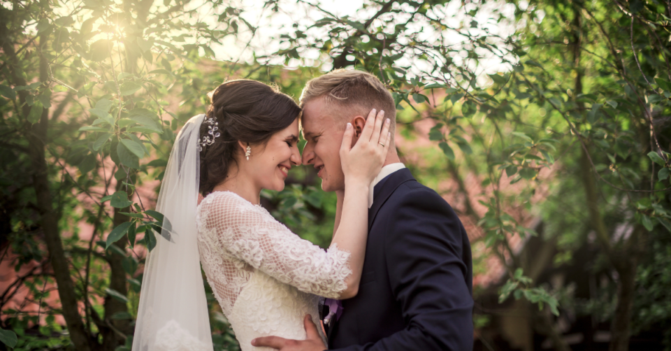 outdoor wedding couple