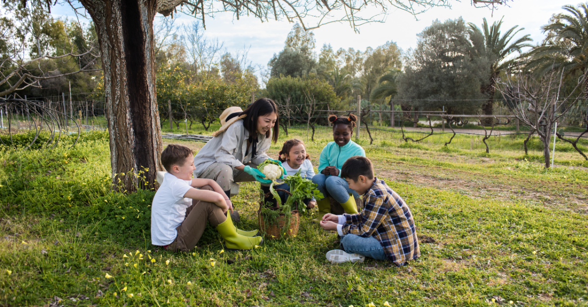 kids getting gardening