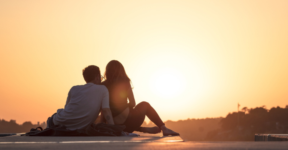 2 people dating