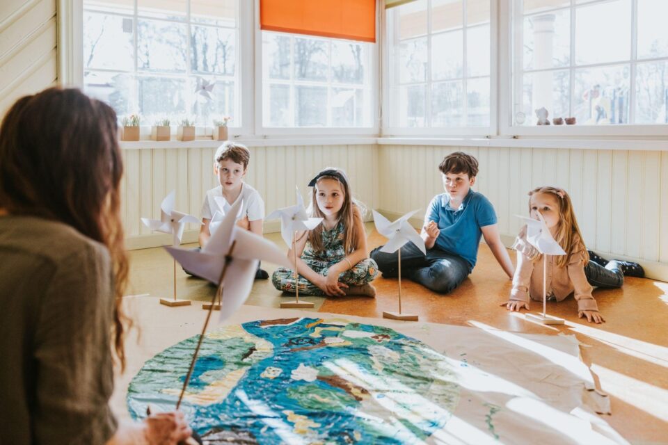 kids making windmills