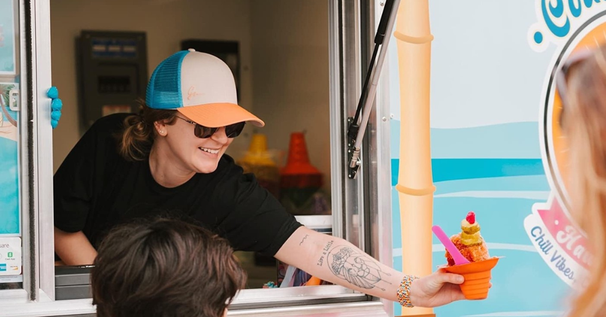 lady in trucker hat