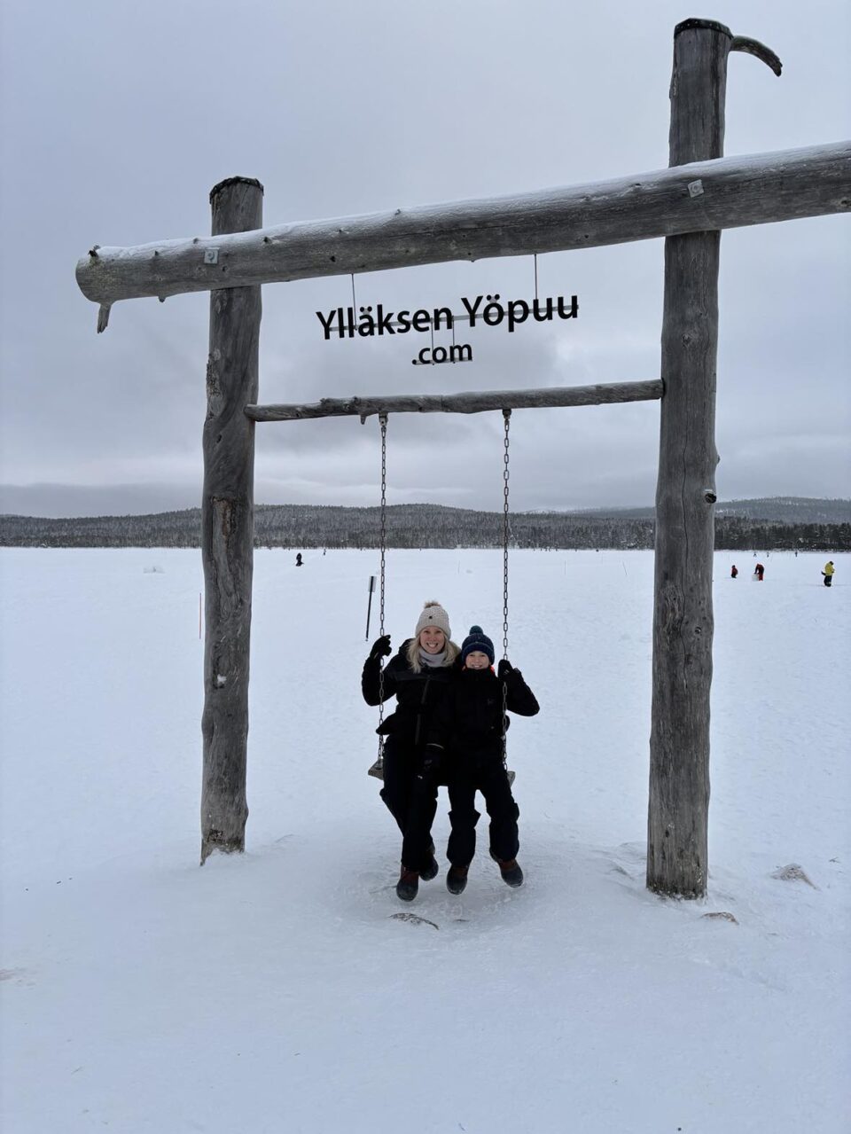 me and child on Äkäslompolo lake swing