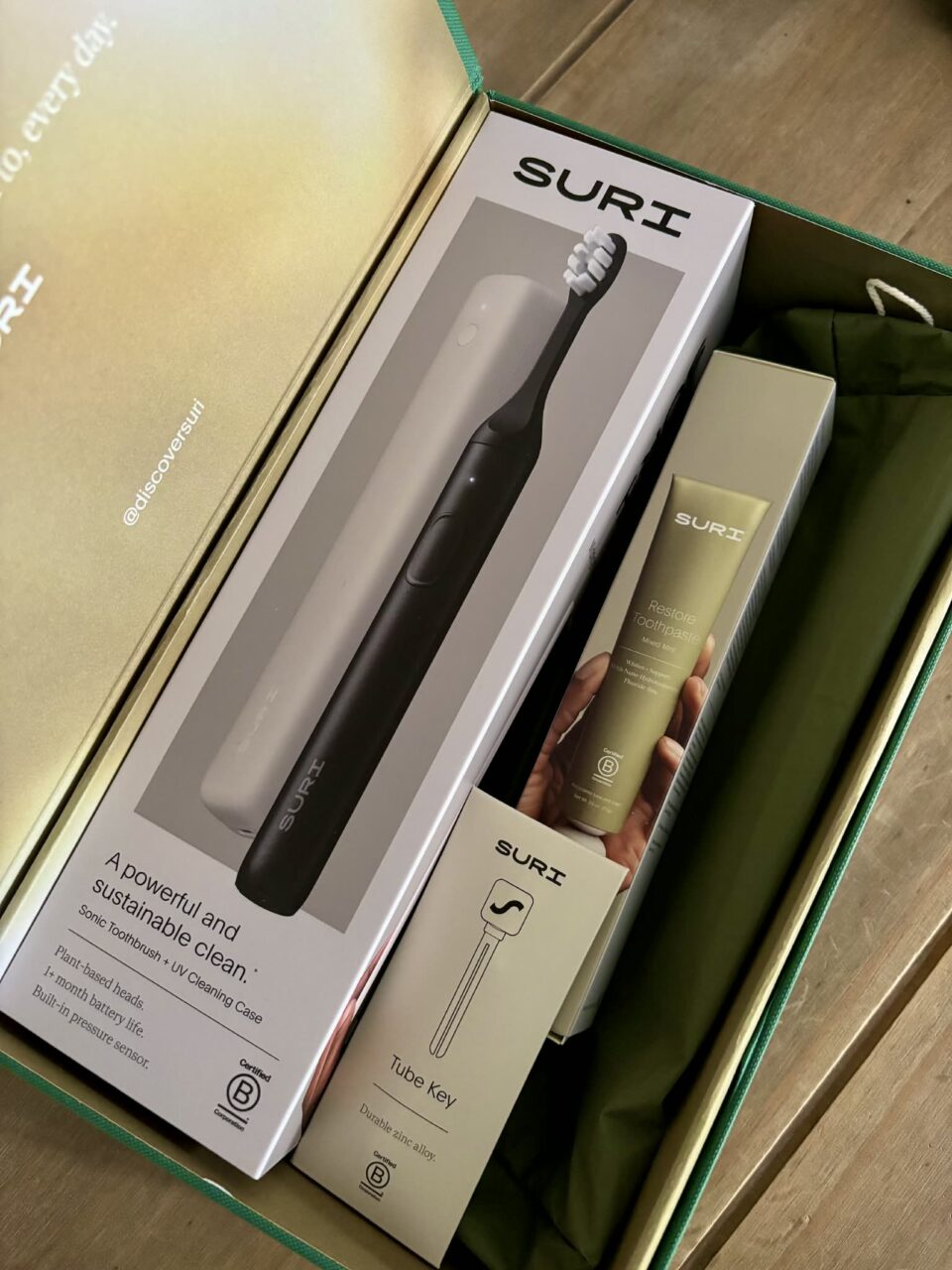 inside the SURI gift box set