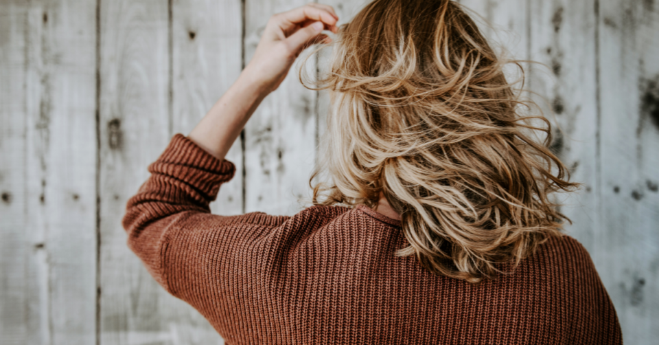 blonde wavy hair from behind