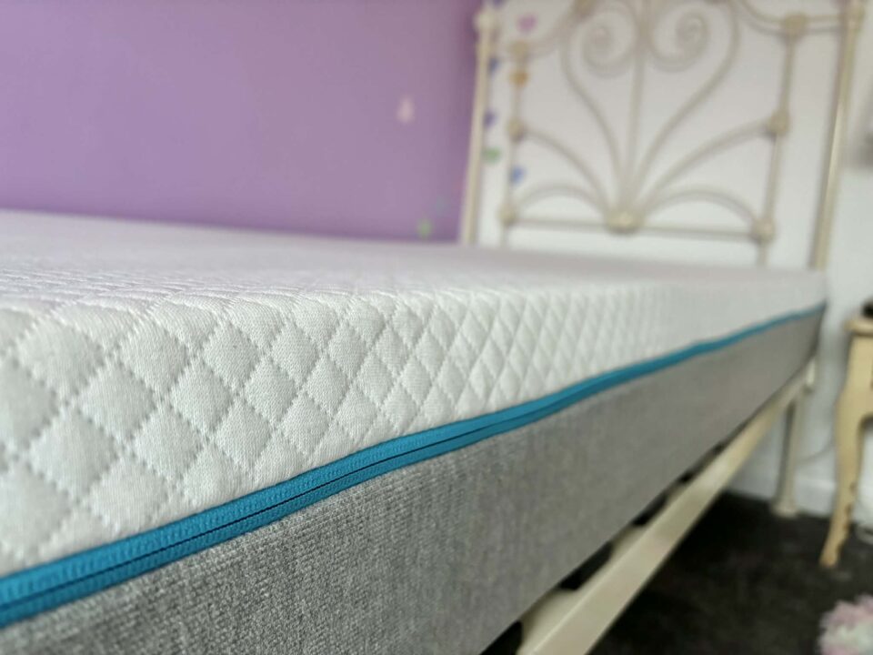 the Simba Hybrid kids mattress on a single bed
