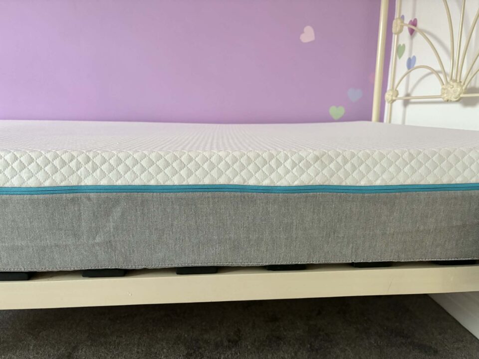 the Simba Hybrid Kids Mattress from the side to show the thickness