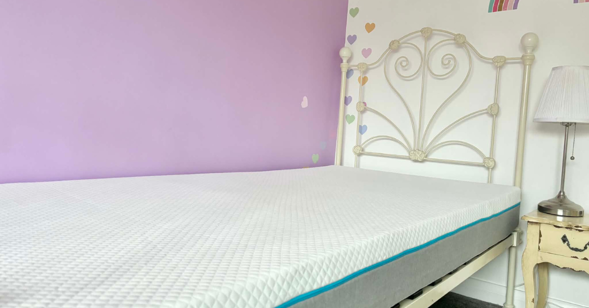 the kids Simba Hybrid mattress on a single bed in a girls' bedroom