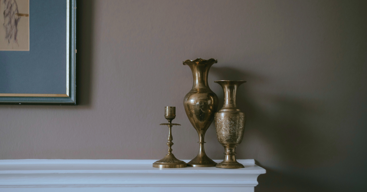 vases on a matelpiece